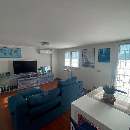 Apartment Lovely Penthouse, Near The Sea *