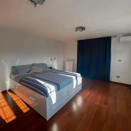 Apartment Lovely Penthouse, Near The Sea *