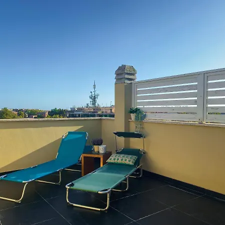 Apartment Lovely Penthouse, Near The Sea *
